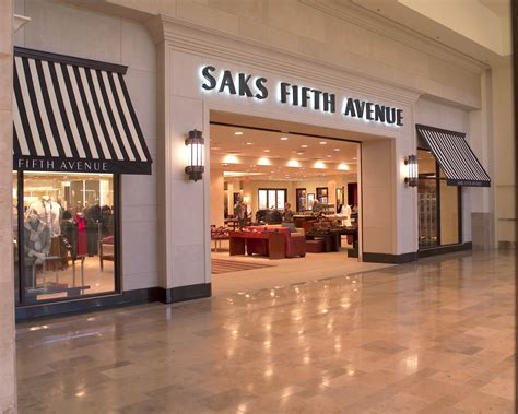 Boutique SAKS fifth avenue atlanta 